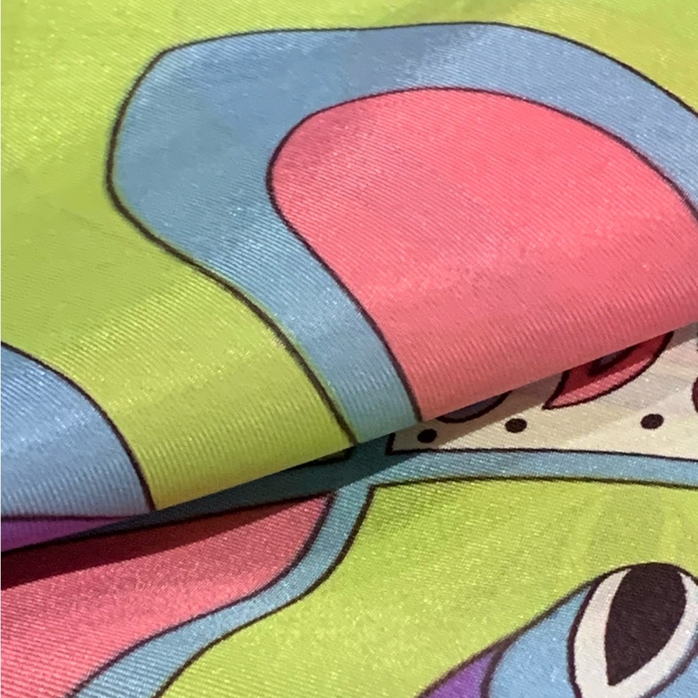Vintage ITS A “HONEY” ORIGINAL Graphic Floral Scarf - Picture 11 of 15